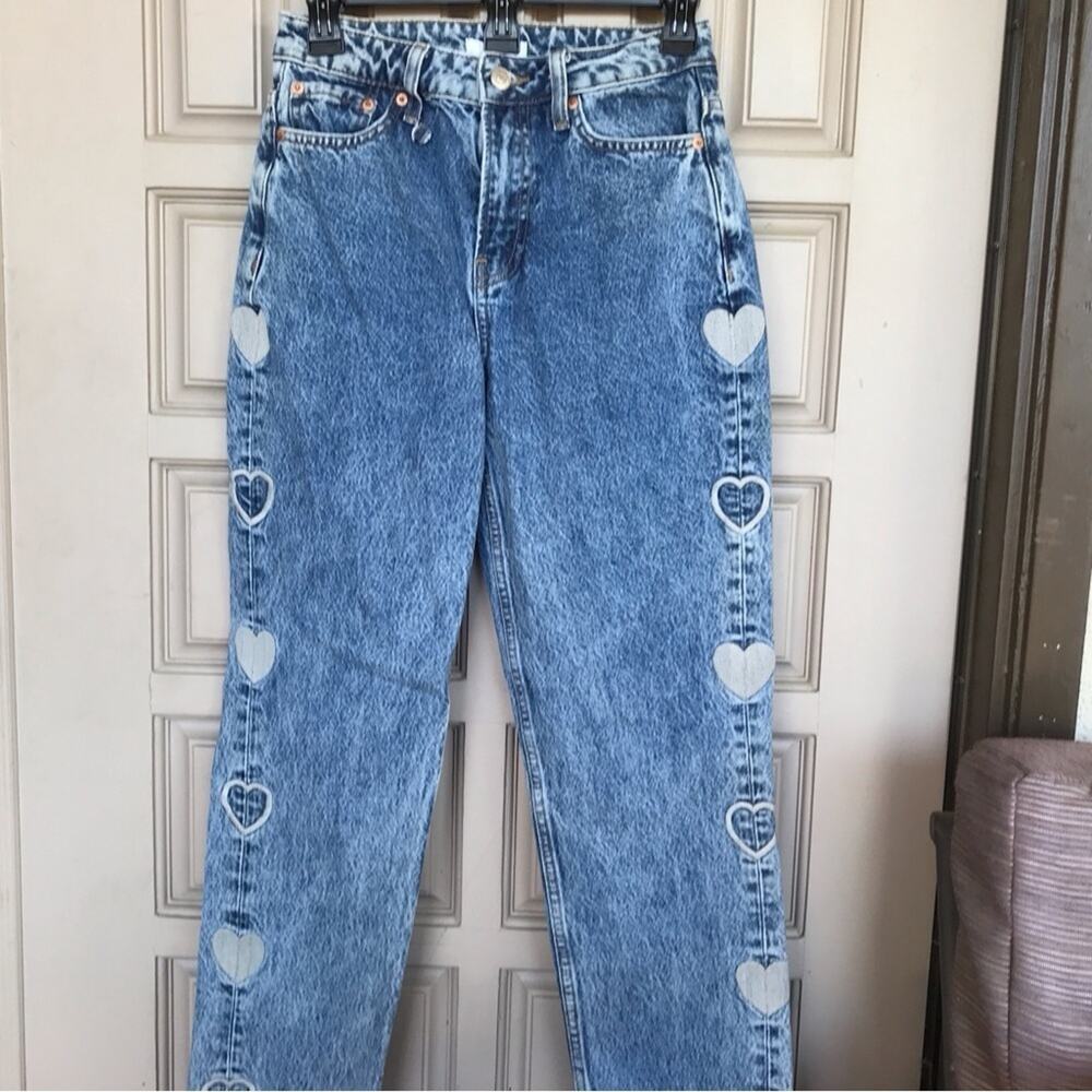 Forever 21 Jeans US Sz24 Medium Wash Straight Leg Hearts Sides 5 Pocket Zipper